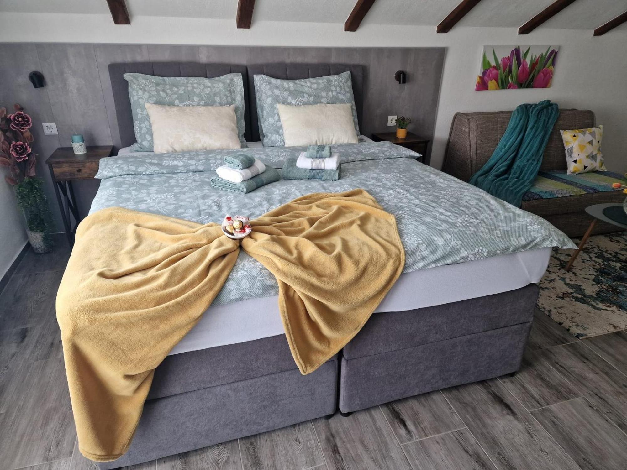 Ana Apartment Gracac  Luaran gambar