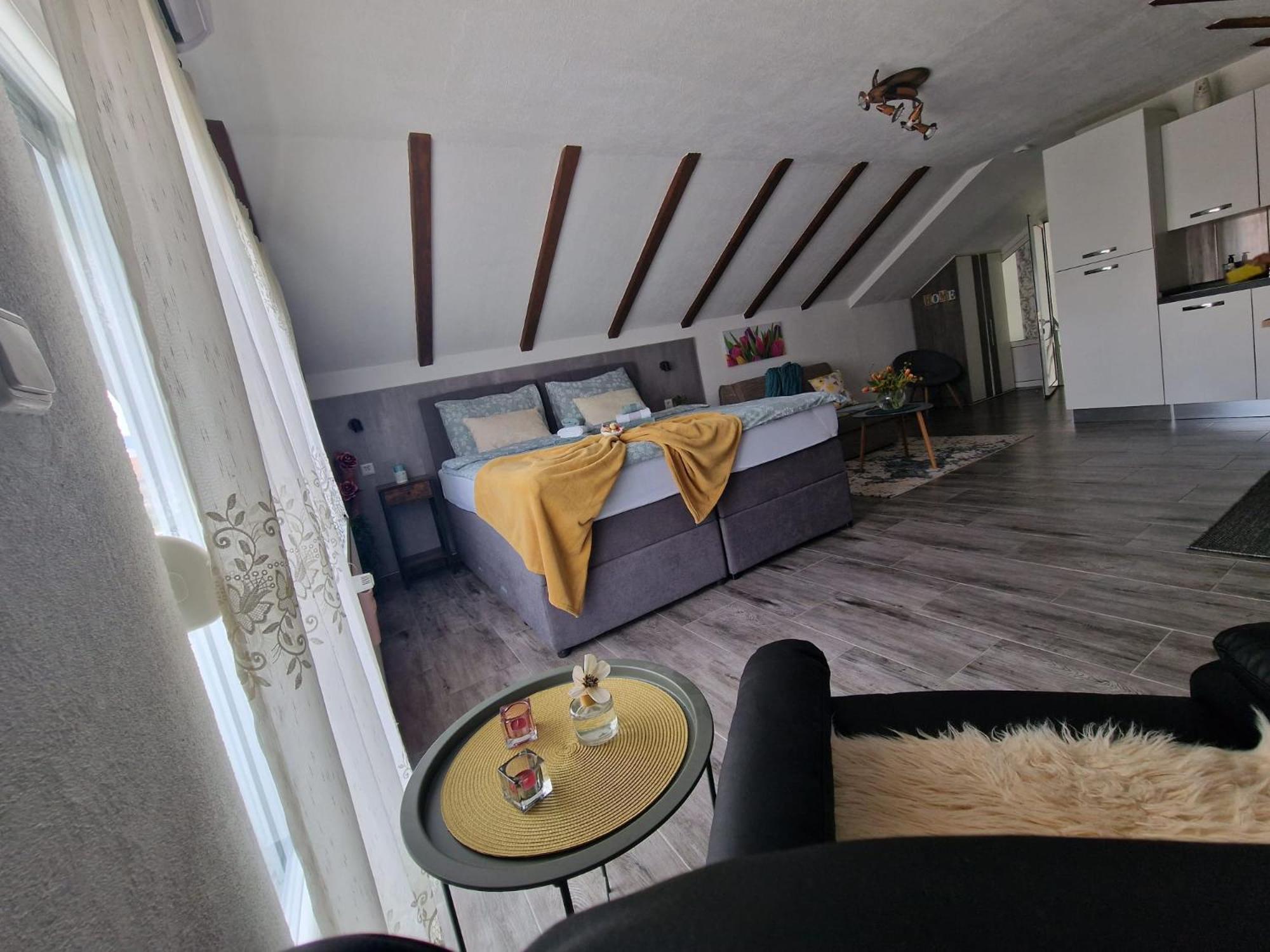 Ana Apartment Gracac  Luaran gambar